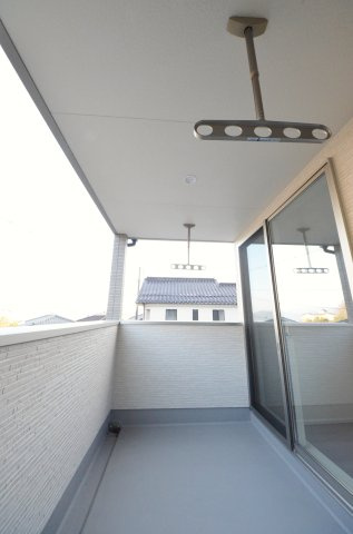 上安七丁目のバルコニー|南向きの広いバルコニー