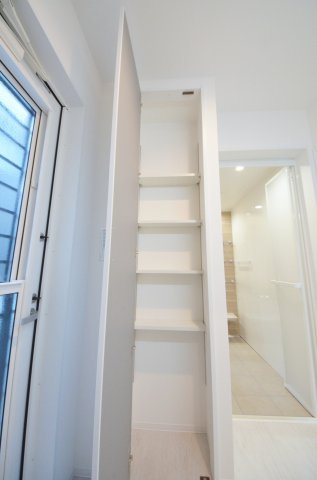 上安七丁目の収納|洗面所にも収納スペースがあります