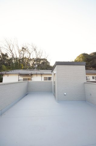 上安七丁目のバルコニー|広く開放的なスカイバルコニー