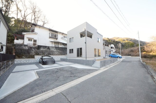 上安七丁目の前面道路含む現地写真|AL上安駅徒歩16分
前面道路は交通量が少なく駐車楽々です