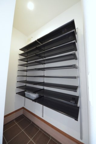 中野6丁目の収納|大容量のシューズクローク有