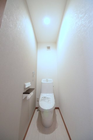 中野6丁目のトイレ|1階トイレ
勿論ウォシュレット付きです