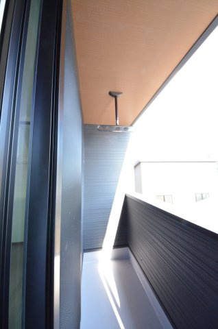 中野6丁目のバルコニー|屋根のあるバルコニー
急な雨でも安心です