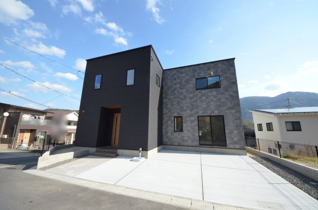 中野6丁目の外観|敷地広々49坪
駐車は3台可能です