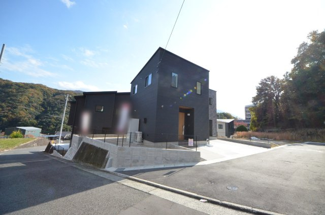 中野6丁目の前面道路含む現地写真|前面道路は広く、交通量も少ない為駐車楽々です