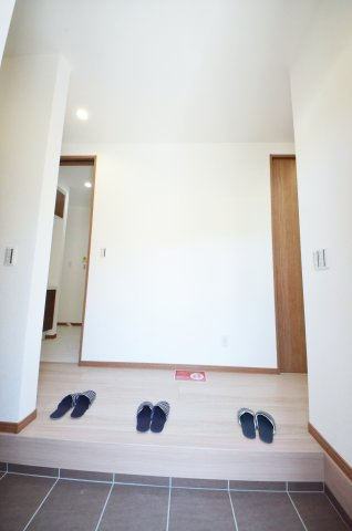 中野6丁目の玄関|広い玄関
大容量のシューズクロークがあります