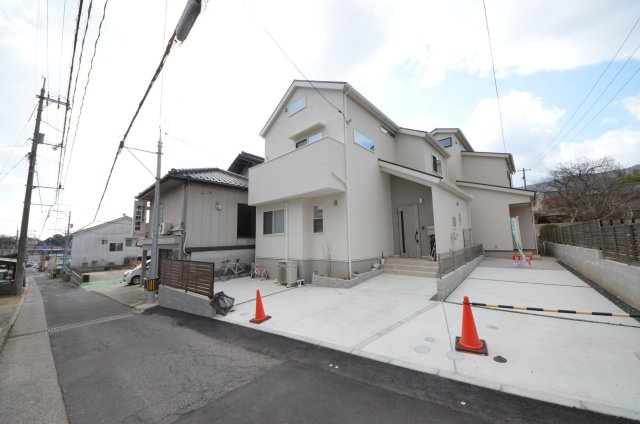 山本九丁目のその他|前面道路は交通量が少なく駐車楽々
駐車は2台可能です