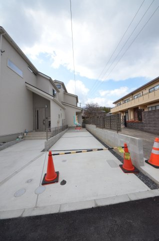 山本九丁目の駐車場|前面道路は交通量が少なく駐車楽々
駐車は2台可能です