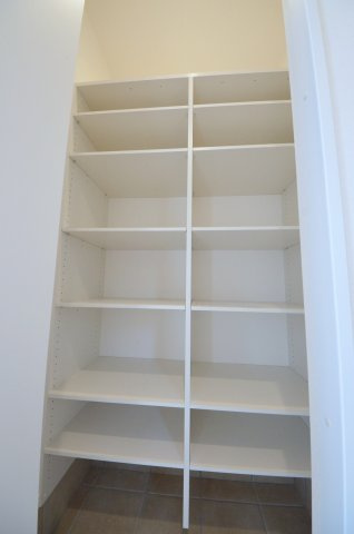 八木八丁目の収納|玄関には大容量のシューズボックスと土間収納があります