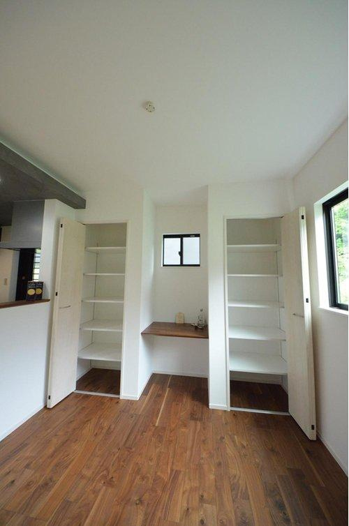 長束西1丁目の収納|リビングに収納スペースあります