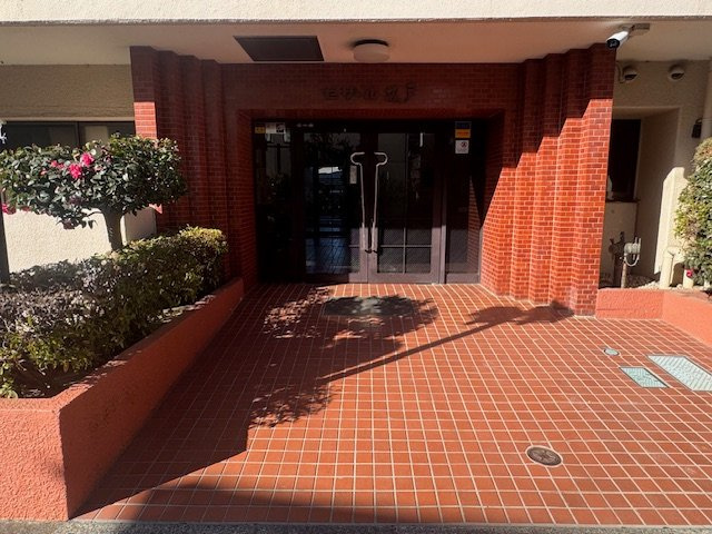 セザール坂戸　1階　中古マンションのエントランス