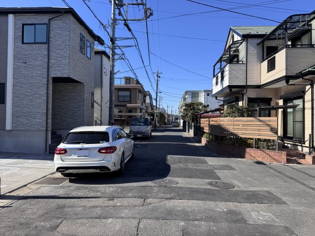 松戸市中和倉新築戸建【八ヶ崎小学校：10分】の前面道路含む現地写真|北側前面道路・幅員約6ｍ