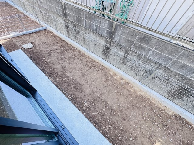 松戸市中和倉新築戸建【八ヶ崎小学校：10分】の庭|南側隣地境界スペース