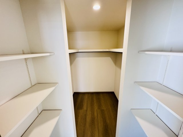 松戸市中和倉新築戸建【八ヶ崎小学校：10分】の収納|7.5帖寝室・ウォークインクローゼット