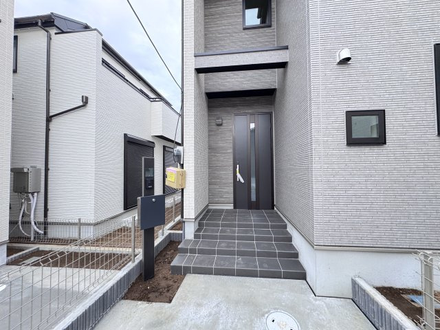 松戸市中和倉新築戸建【八ヶ崎小学校：10分】のエントランス|エントランス・玄関ポーチ