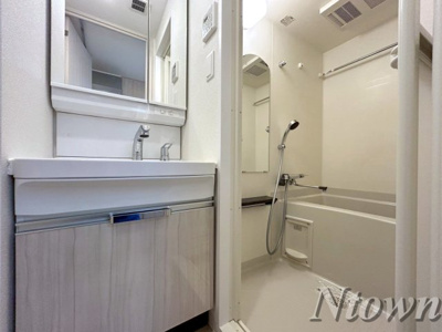 【洗面所】 | プレサンス伏見アーバンベース | ゆったりとスペースのある洗面所