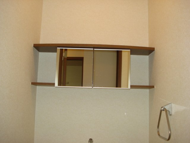 【トイレ】 | グリーン　ラティール | トイレ内収納鏡付