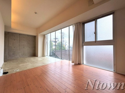 【居間・リビング】 | コレクション名駅Ⅲ | こちらのリビングで趣味の時間をお楽しみください