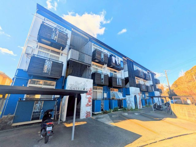 ドミール港洋の外観