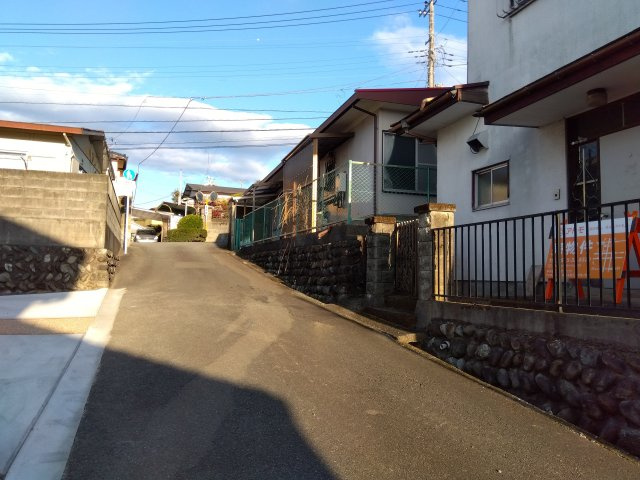 売土地　富士宮市小泉の前面道路含む現地写真|スーパー・ドラッグストア・コンビニまで車で10分圏内です。