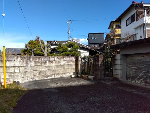 売土地　富士市天間の前面道路含む現地写真|スーパー・ドラッグストア・コンビニまで車で10分圏内です。生活利便性の高い土地になっています。