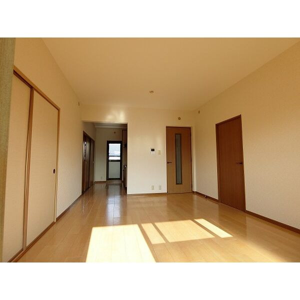 アムールTOMOIKEの居間・リビング