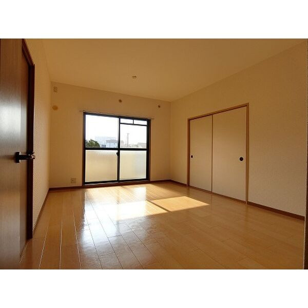 アムールTOMOIKEの居間・リビング