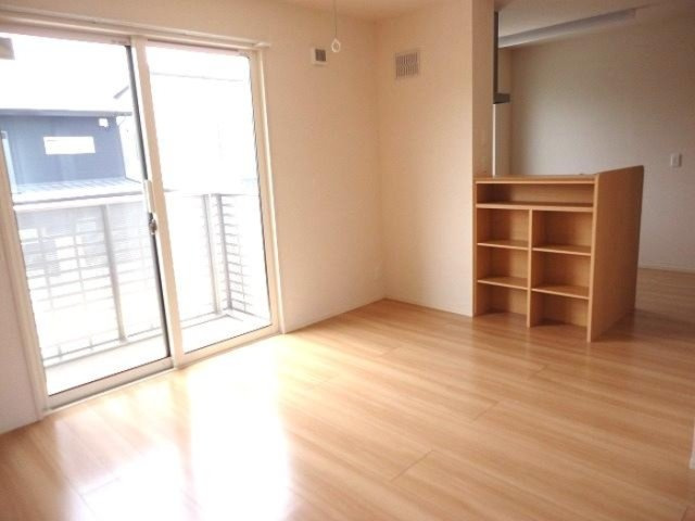 チェリーブロッサム A棟の居間・リビング|リビングダイニングキッチン