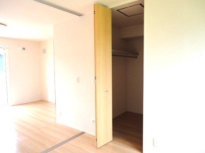 チェリーブロッサム A棟の収納|洋室6帖ウォークインクローゼット