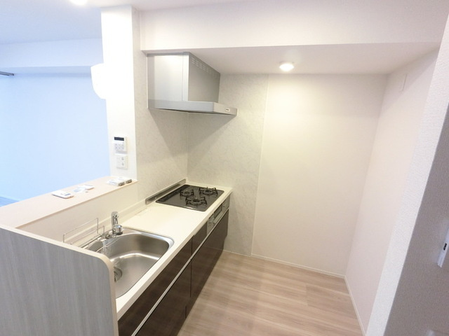 D-ROOM和田町のキッチン|３口コンロ付きシステムキッチン