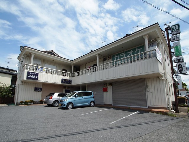 北葛城郡上牧町片岡台１丁目の店舗一部の外観