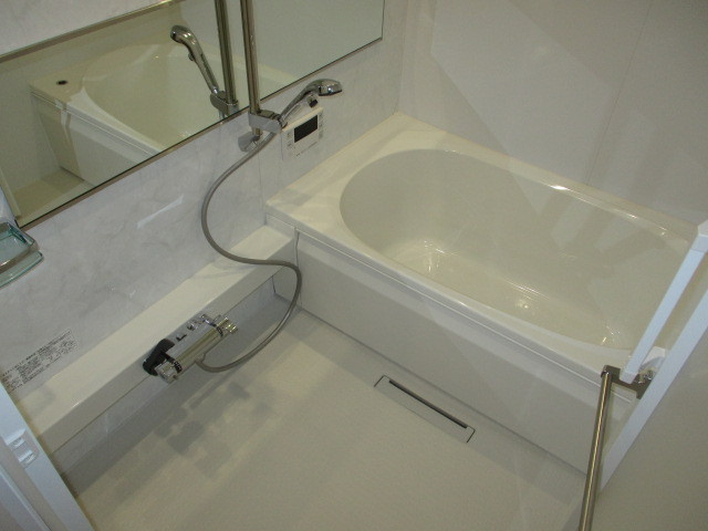 シャーメゾン五位堂の浴室