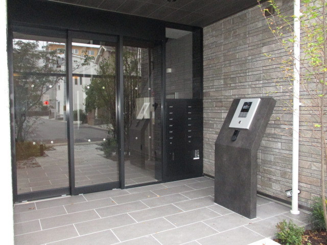 シャーメゾン五位堂のエントランス