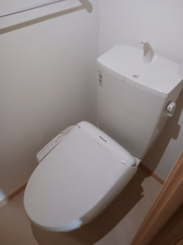 フォーシーズンⅠのトイレ|落ち着いた色調のトイレです