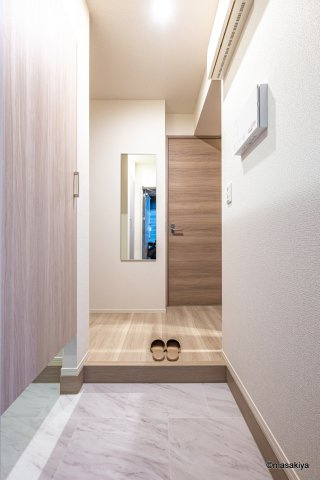 グランコスモHTの玄関|写真は同じ大和ハウス施工物件です。参考になさってください。