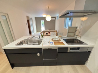 【キッチン】 | 佐伯区五月が丘５全2区画　NO1 | 機能的なシステムキッチン☆IHクッキングヒーター