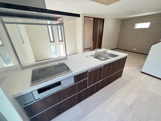 【キッチン】 | 安佐南区長束西４（JR安芸長束駅） | 火を使わないIHクッキングヒーターで安全調理☆凹凸がないのでお掃除もラク☆