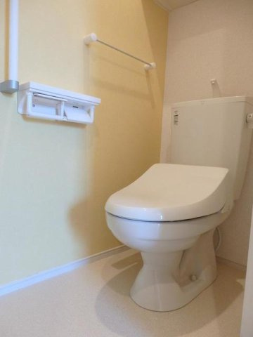 イマージアム光井Ｂの洗面所|ゆったりとスペースのある洗面所