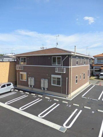 イマージアム光井Ｂの駐車場|駐車場に車を止められます