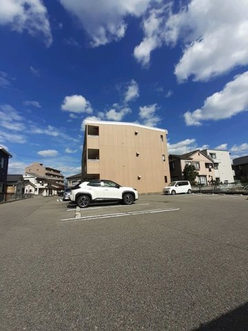 ニューマリッチ沖本の駐車場|駐車場があります