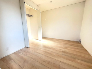 【洋室】 | 安芸郡熊野町城之堀1丁目　全5区画　NO2 | 2階　洋室×3　収納付きでお部屋がスッキリ広く使えます。
