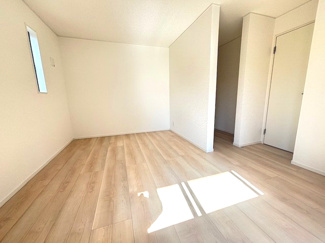 【洋室】 | 安芸郡熊野町城之堀1丁目　全5区画　NO2 | 2階　洋室×3　収納付きでお部屋がスッキリ広く使えます。