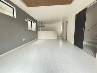 【居間・リビング】 | 廿日市市前空3（前空駅）全2区画　NO1 | 19.5帖リビング☆対面式のキッチンでリビングが見渡せるので、お子様やご家族の様子が見えて安心です♪