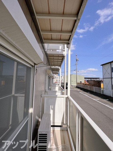 サープラス雉子野Cのバルコニー