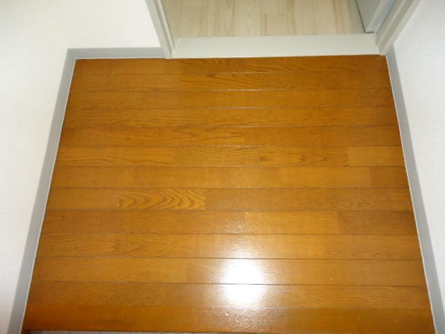 ルミナス八幡の玄関|廊下