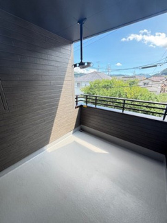 【バルコニー】 | 安佐北区亀山1（河戸帆待川駅）限定1棟【角地】 | バルコニーは南向きで陽当たり・見晴らし・風通しも良好です。
2部屋から出入り可能☆