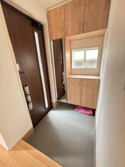 【玄関】 | 安佐北区亀山1（河戸帆待川駅）限定1棟【角地】 | シューズボックスが設置されており、家族の靴がスッキリ収納できます☆