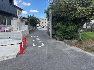 【前面道路含む現地写真】 | 安佐北区亀山1（河戸帆待川駅）限定1棟【角地】 | 前面道路4.1ｍ・4ｍ【角地】