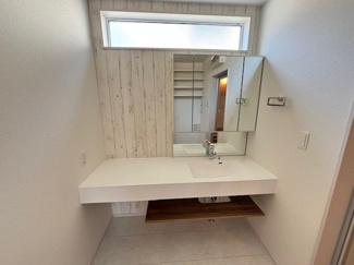【独立洗面台】 | 安佐北区亀山1（河戸帆待川駅）限定1棟【角地】 | 三面鏡付きの洗面台は、メイクもドライヤーも余裕のスペースです☆