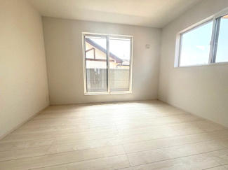 【洋室】 | 廿日市市平良2（廿日市駅）全3区画　NO3【外構工事込み】 | 2階　採光にこだわった洋室×3　収納付きでお部屋がスッキリ広く使えます。